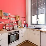 Superb Apt Near Canal De La Villette
